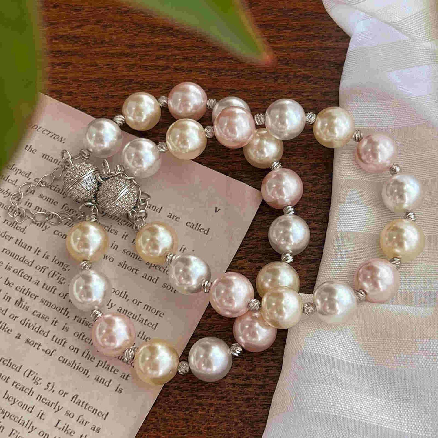 Colorful Pearl Bracelet with Crystal Magnetic Clasp 10mm Shell Pearl Bracelet