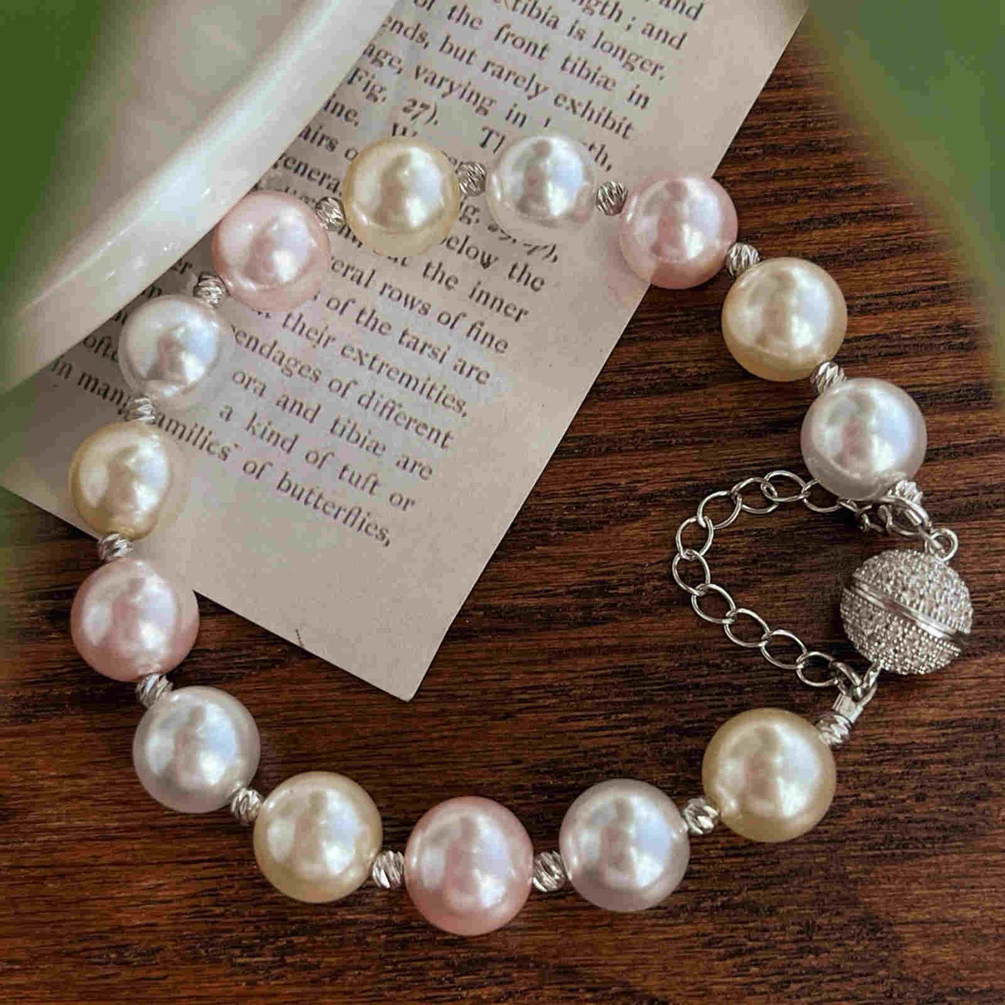 Colorful Pearl Bracelet with Crystal Magnetic Clasp 10mm Shell Pearl Bracelet