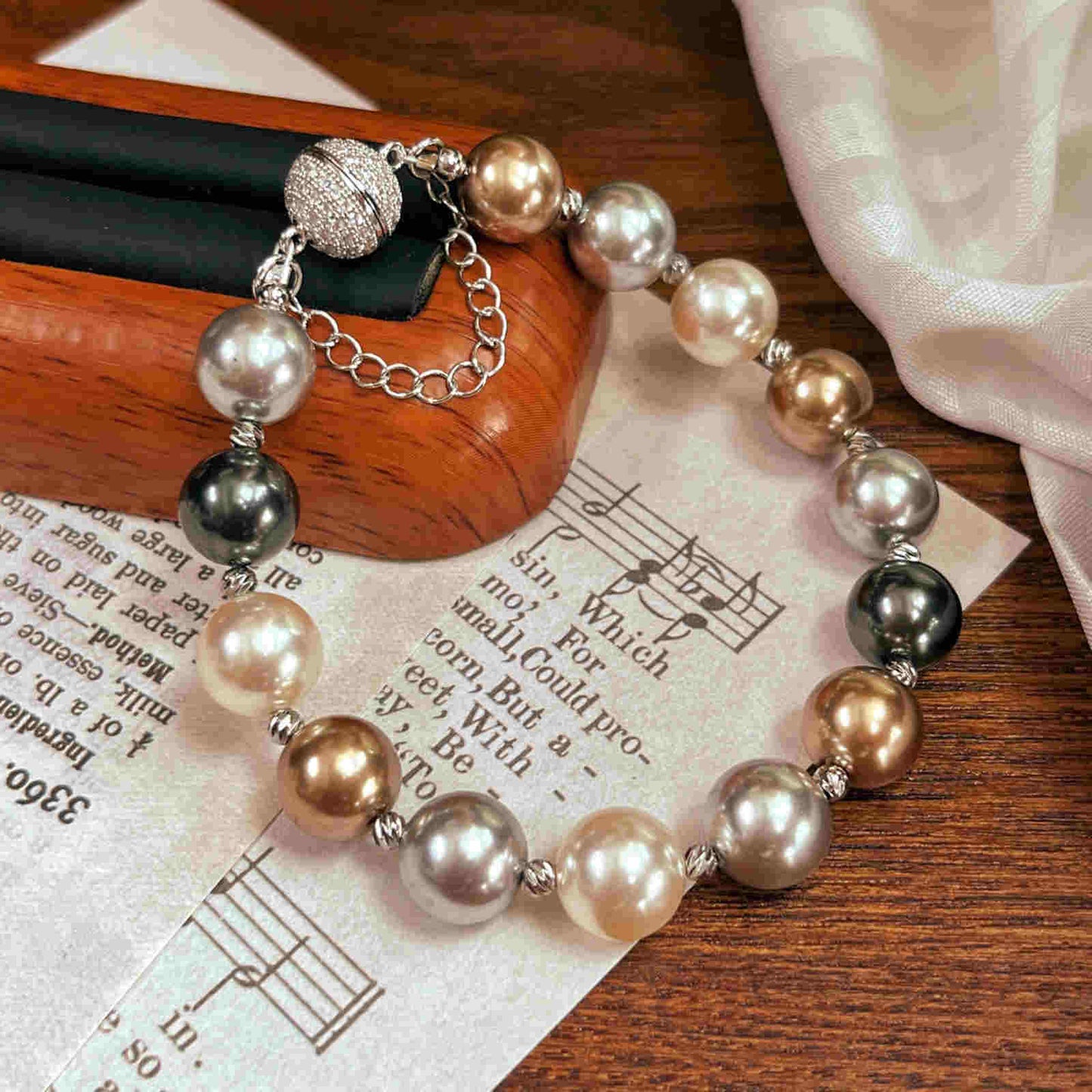 Colorful Pearl Bracelet with Crystal Magnetic Clasp 10mm Shell Pearl Bracelet