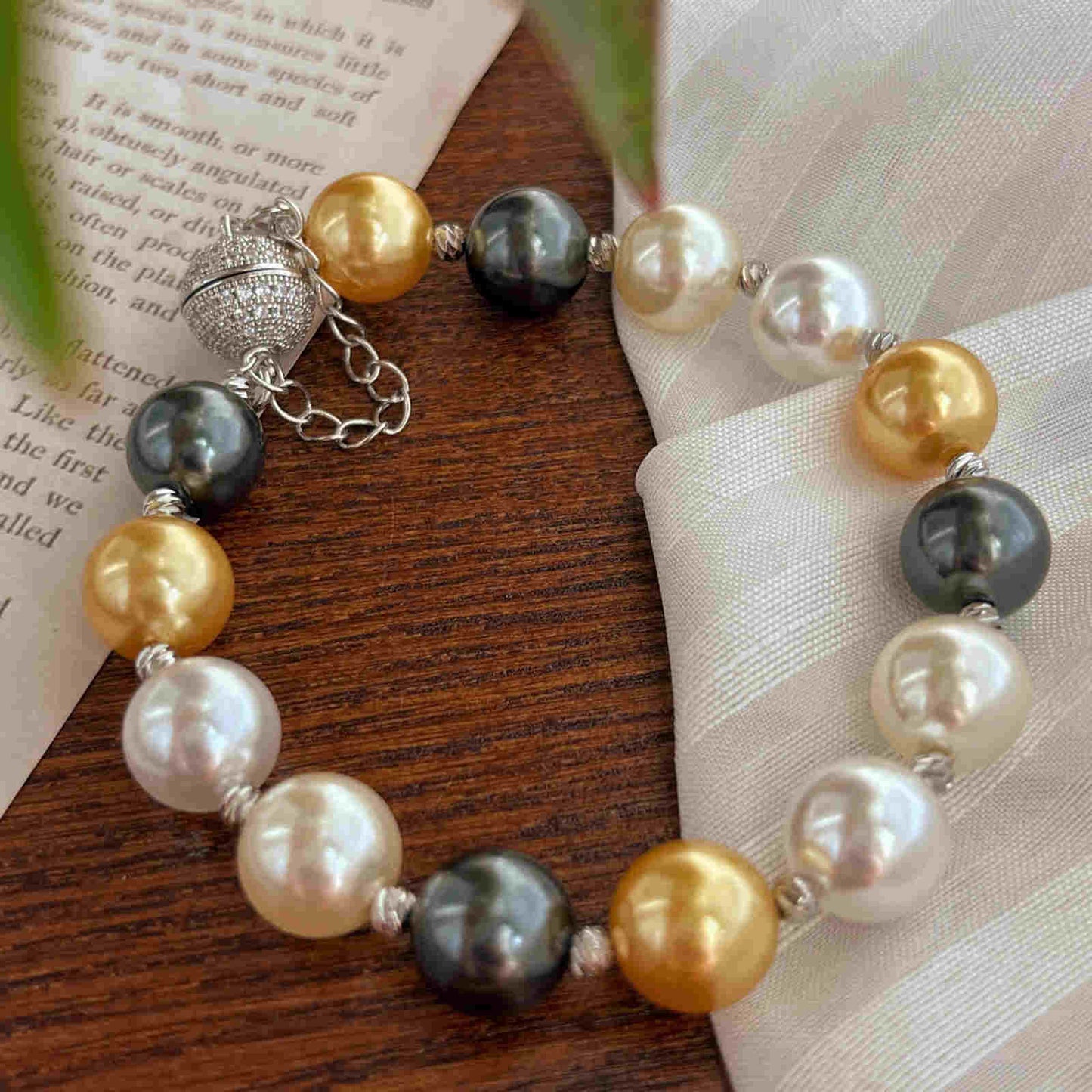 Colorful Pearl Bracelet with Crystal Magnetic Clasp 10mm Shell Pearl Bracelet