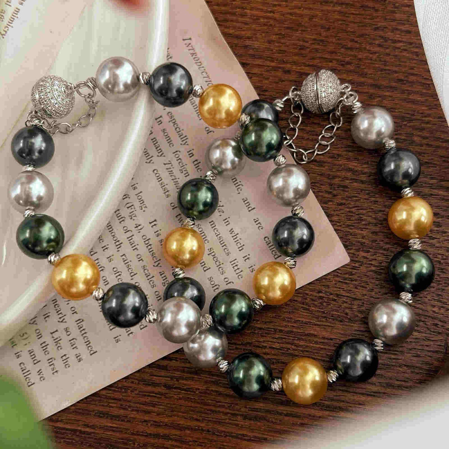 Colorful Pearl Bracelet with Crystal Magnetic Clasp 10mm Shell Pearl Bracelet