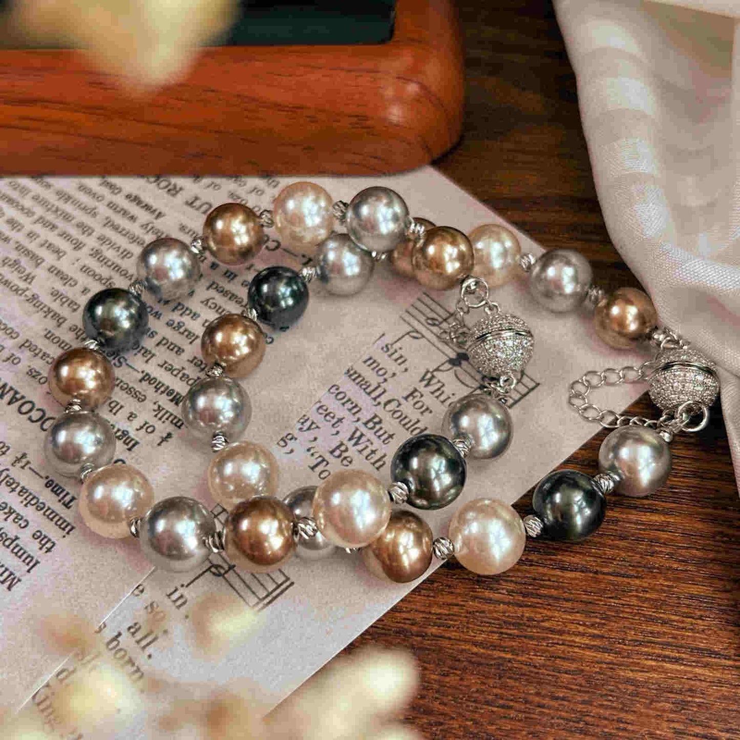 Colorful Pearl Bracelet with Crystal Magnetic Clasp 10mm Shell Pearl Bracelet