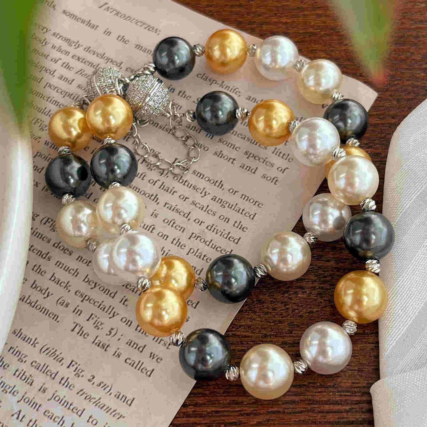 Colorful Pearl Bracelet with Crystal Magnetic Clasp 10mm Shell Pearl Bracelet