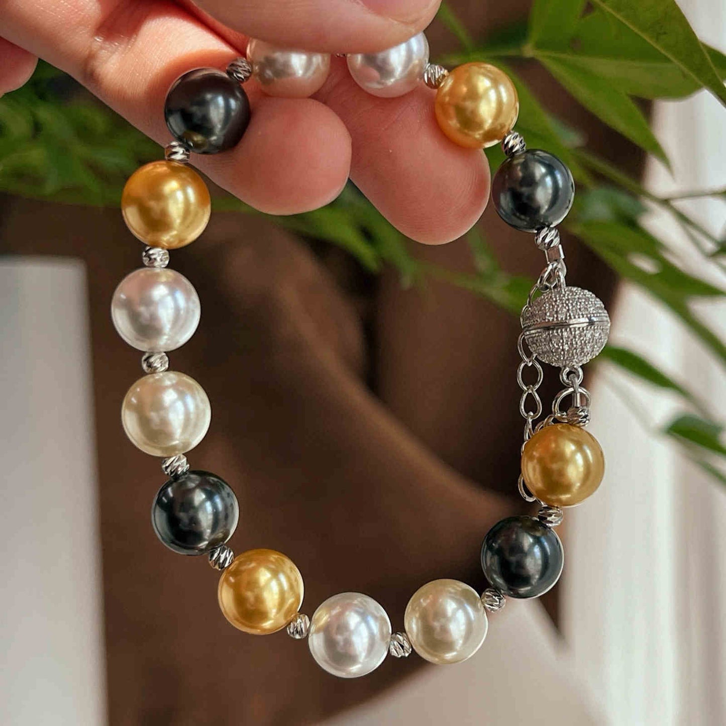 Colorful Pearl Bracelet with Crystal Magnetic Clasp 10mm Shell Pearl Bracelet