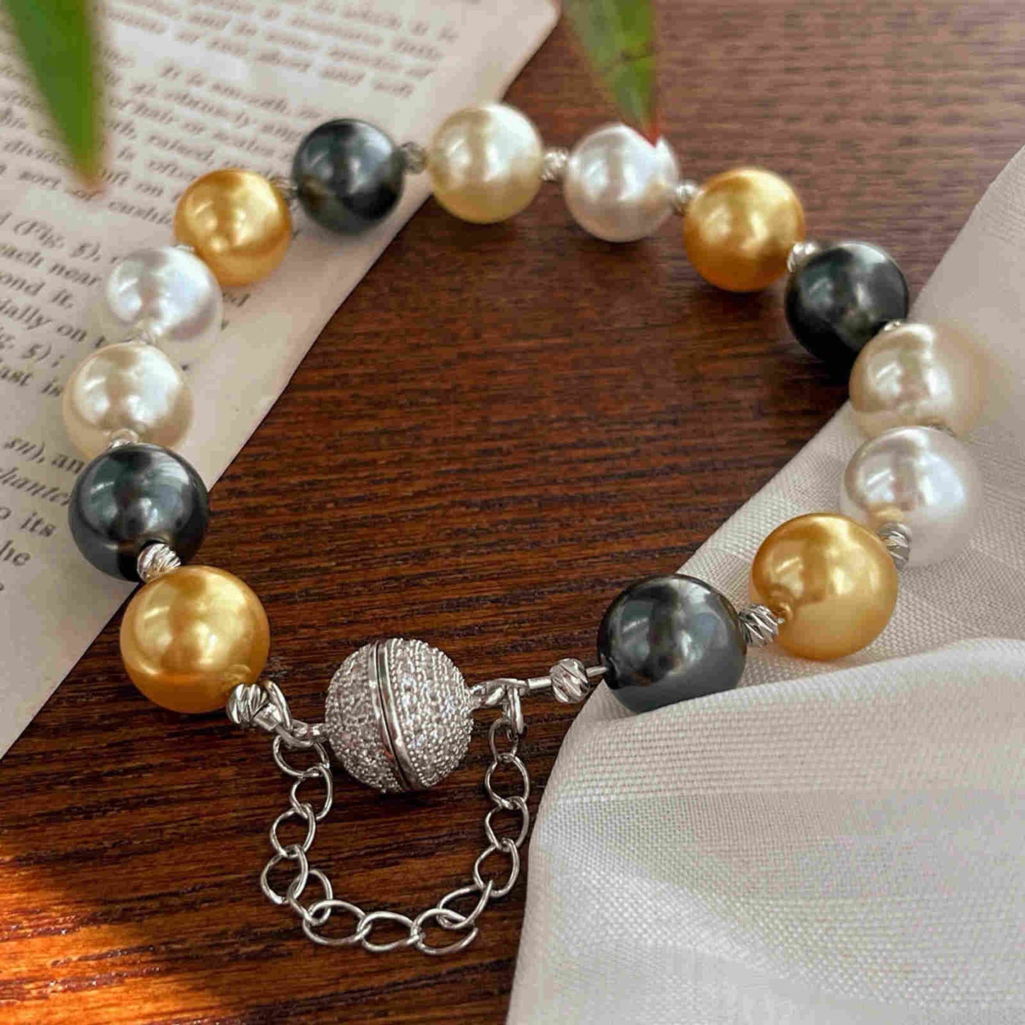 Colorful Pearl Bracelet with Crystal Magnetic Clasp 10mm Shell Pearl Bracelet