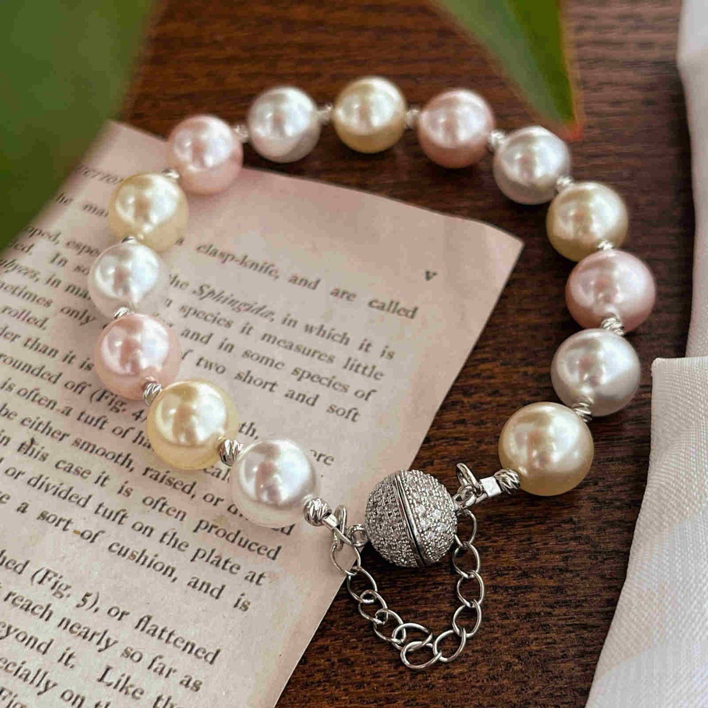 Colorful Pearl Bracelet with Crystal Magnetic Clasp 10mm Shell Pearl Bracelet